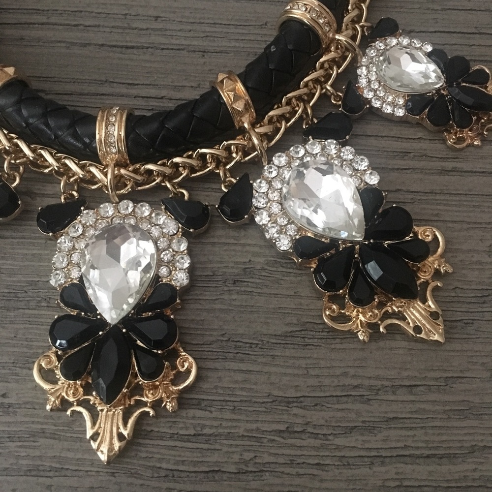 5 FOR $25⭐️FALL CLEARANCE ⭐️The Statement Necklace - Picture 4 of 6
